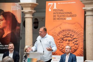 El alcalde destaca a Mérida como la capital escénica de España en la presentación de ‘Numancia’ la obra que inaugura la 71 edición del Festival de Teatro