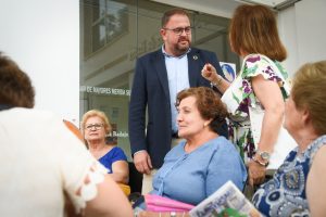 El alcalde felicita a la Asociación de Vecinos de la Zona Sur por su 40 aniversario que este año homenajea a Josefa Román por su vinculación con la barriada en las últimas cuatro décadas
