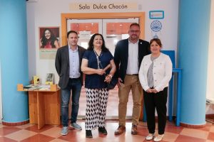 La sala principal de la Biblioteca Municipal Juan Pablo Forner pasa a denominarse, desde hoy, Sala Dulce Chacón