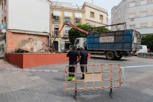 El ayuntamiento informa a los vecinos de posibles restricciones de tráfico a vehículos y peatones por la demolición del solar de la Puerta de la Villa y la construcción de dos pasos de peatones inteligentes en la ciudad