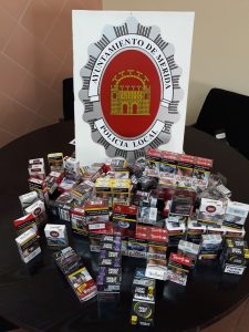 Intervenidas 100 cajetillas de tabaco en dos locales del centro de la ciudad