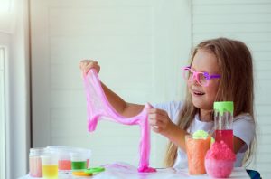 El Centro de Ocio Joven El Economato acoge el sábado un taller de Slime y un Torneo de Air Hockey