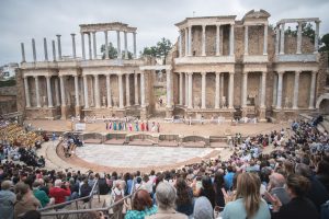 Más de 600 alumnos de los centros educativos de la ciudad clausuran, hoy y mañana, el programa “La Escuela adopta un monumento” en el Teatro Romano