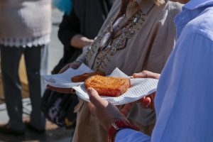 Más de 3.000 torrijas se repartirán el Domingo de Ramos en la XII edición de la Torrijada popular en la Plaza de España