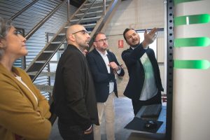 El alcalde visita la empresa AMEXSOL ubicada en el polígono industrial El Prado de Mérida que da trabajo fijo a 120 personas y es pionera en el sector industrial, termosolar y de aislamientos a nivel nacional