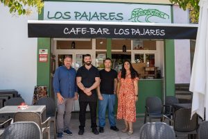 El alcalde visita el Bar ‘Los Pajares’, en la Zona Sur, con motivo de su reciente apertura en la ciudad