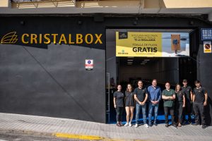 El alcalde visita las instalaciones renovadas del taller Cristalbox de Mérida y destaca el apoyo y acompañamiento del Ayuntamiento a la actividad empresarial de la ciudad