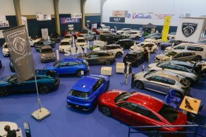 El alcalde asiste en IFEME a la inauguración del Salón del Automóvil con 600 vehículos nuevos, seminuevos y de ocasión