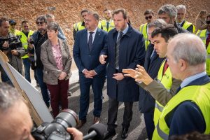 El ministro de Transportes visita junto con el alcalde el desdoblamiento de la N630 a su paso por Mérida donde se han invertido 2’5 millones de euros “en una demanda histórica de la ciudad que el Gobierno de España ha hecho realidad”