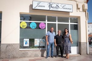 El alcalde visita el nuevo Centro de Estética y Peluquería `JCS Scenna´ en Mérida y destaca el desarrollo económico que está experimentando la ciudad con la llegada de nuevas iniciativas empresariales