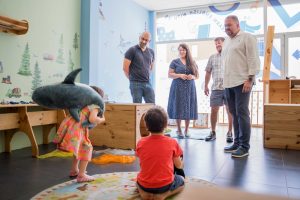 El alcalde visita ‘English Cottage’ un centro de enseñanzas de inglés abierto por dos empresarios migrantes afincados en Mérida que han creado para ello una cooperativa de trabajo asociado