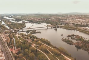 Rodríguez Osuna destaca que el Gobierno de España invertirá más de 90 millones de euros en Mérida tras el anuncio de la mejora de la Autovía A-5 a su paso por la ciudad que supondrá una inversión de 11’5 millones de euros con la creación de nuevas vías y ampliación de carreteras