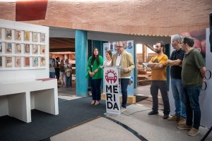 70 obras elaboradas por el alumnado de la Escuela de Arte y Superior de Diseño reinterpretan piezas del Museo de Arte Romano en una exposición en el Centro Cultural Alcazaba