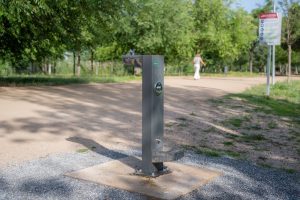 El Ayuntamiento instala nuevo mobiliario urbanos en los parques y jardines de la ciudad