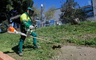 El Ayuntamiento realiza desbroces en una superficie de 65 hectáreas en los distintos barrios y zonas de la ciudad