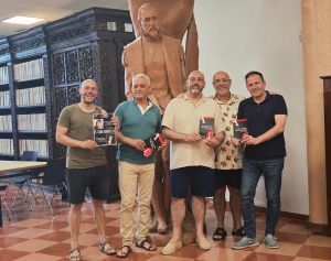 La Unión de Actores y Actrices Profesionales de Extremadura dona a la biblioteca municipal ejemplares premiados en su primer Certamen de Textos Teatrales