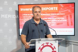 Renovación de cuatro campos césped artificial, nuevas pistas de vóley y balonmano playa, gradas retráctiles en el Guadiana, además de mejoras de iluminación en la pista de atletismo de Diocles, en el programa de inversiones en infraestructuras deportivas