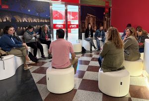 El alumnado del curso de Información Turística de la Escuela de Hostelería de Mérida conocen los recursos y servicios de la Delegación de Turismo